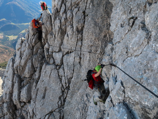 Bert-Rinesch-Klettersteig: Carmen im Quergang &uuml;ber Rinne