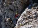 Bert-Rinesch-Klettersteig: Carmen in der 1. steilen anhaltenden Wand mit Leitern