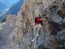 Bert-Rinesch-Klettersteig: Carmen in der 2. steilen anhaltenden Wand mit Leitern