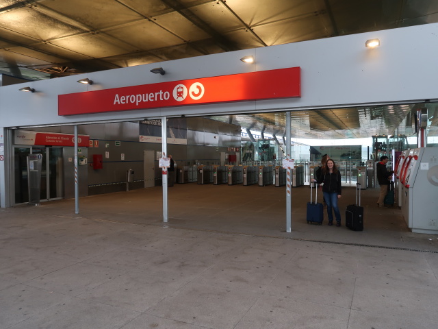 Sabine in der Estación Malága Aeropuerto (17. Nov.)