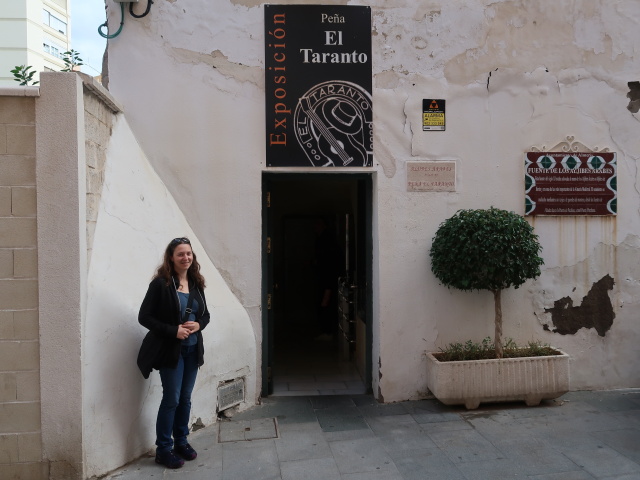 Sabine bei den Aljibes &Aacute;rabes in Almer&iacute;a (18. Nov.)