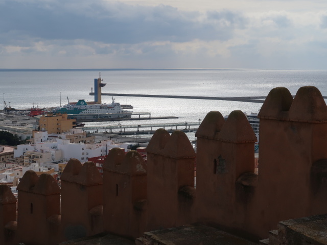 Puerto Almer&iacute;a von der Alcazaba de Almer&iacute;a aus (18. Nov.)