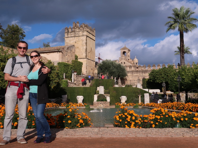 Ich und Sabine im Alc&aacute;zar de los Reyes Cristianos in C&oacute;rdoba (20. Nov.)