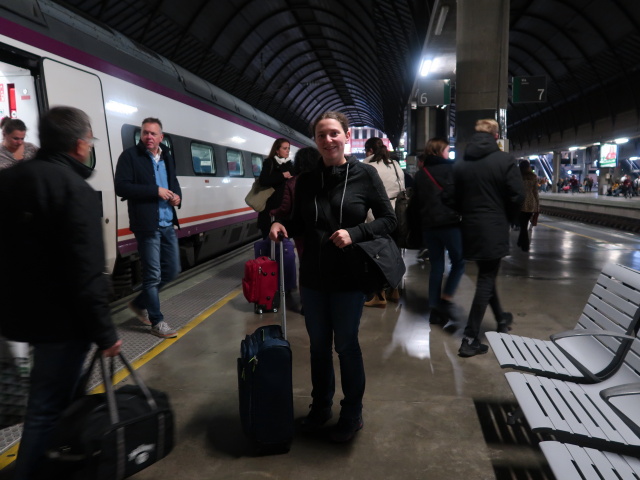 Sabine in der Estaci&oacute;n Sevilla Santa Justa (20. Nov.)