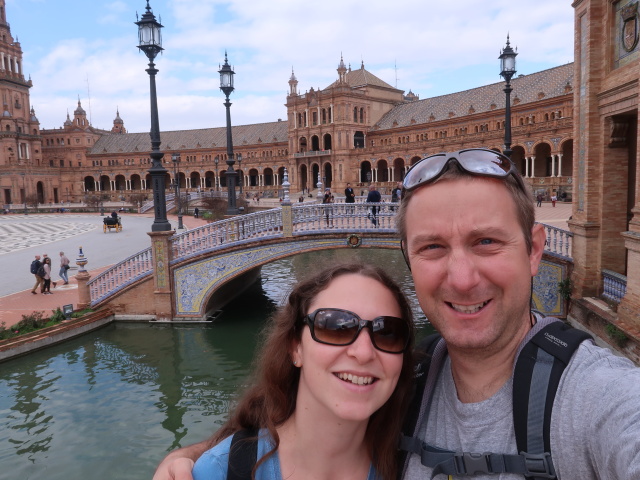 Sabine und ich auf der Plaza de Espana in Sevilla (21. Nov.)