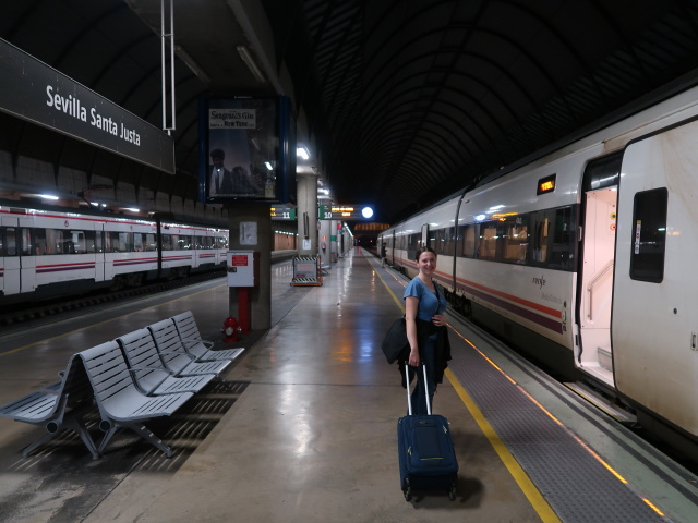 Sabine in der Estaci&oacute;n Sevilla Santa Justa (21. Nov.)
