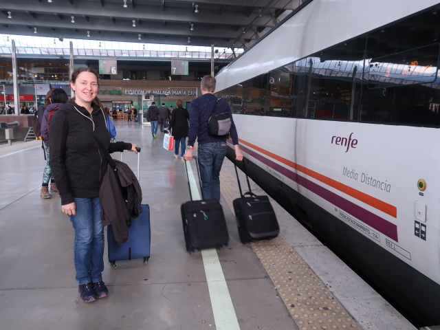 Sabine in der Estaci&oacute;n Malaga Maria Zambrano (23. Nov.)