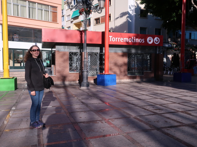 Sabine bei der Estaci&oacute;n Torremolinos (24. Nov.)