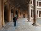 Sabine im Palacio de Carlos V in der Alhambra in Granada (19. Nov.)