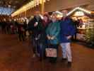 Friedrich, Carmen, Doris, Jakob und ich am Advent-Genussmarkt bei der Oper