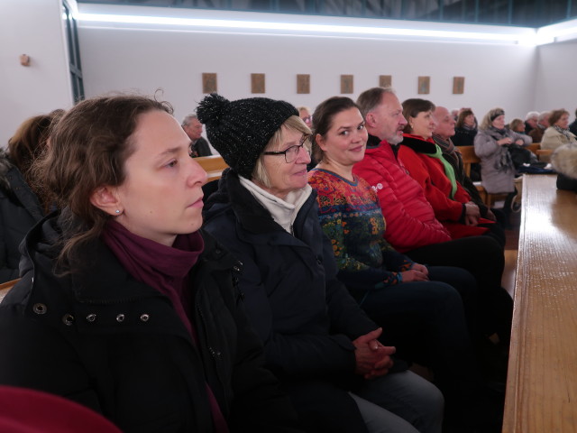 Sabine, Mama, Monika und Robert in der Pfarrkirche Süßenbrunn