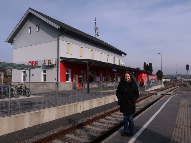 Sabine im Bahnhof Hartberg, 329 m
