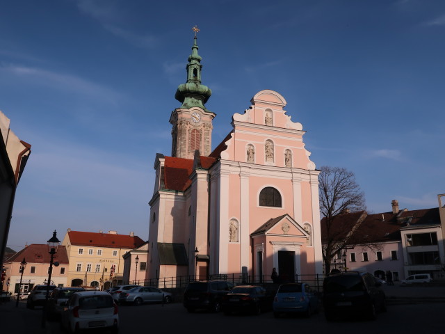 Katholische Stadtpfarrkirche in Hainburg an der Donau, 161 m