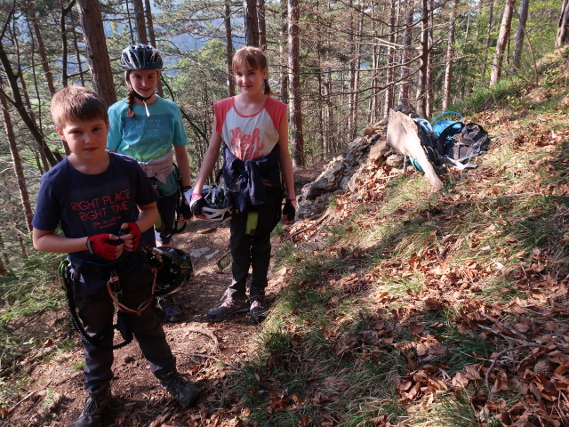 Tim, Anja Liv und Katja Lin zwischen Pitten und Pittentaler Klettersteig