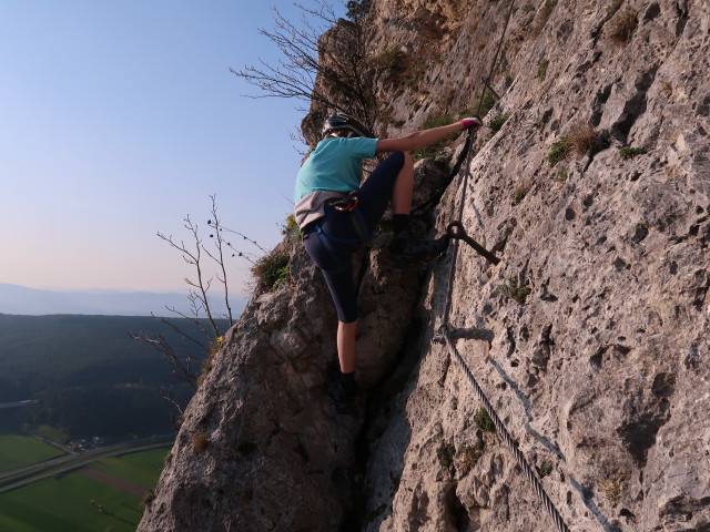 Pittentaler Klettersteig: Anja Liv zwischen zweiter Querung und Schl&uuml;sselstelle