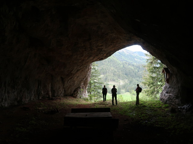 Carmen, Ursula und Larissa in der Herrengrotte