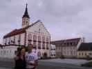 Sabine und ich beim Rathaus von Waidhofen an der Thaya (14. Juli)