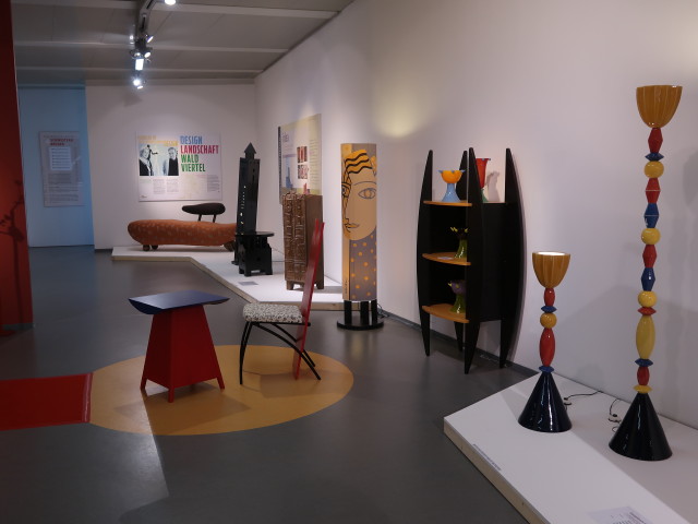 Kunstmuseum Waldviertel: Designstraße in der Ausstellung 'Glückliche Räume'