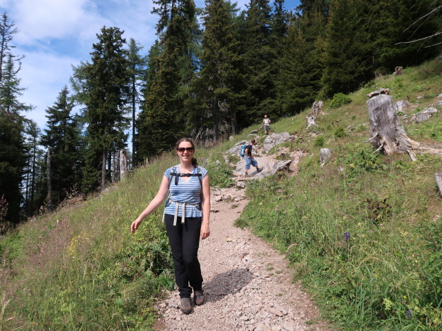 Sabine am Weg 740 zwischen Franz-Scheikl-Klettersteig und Gasthof Steirischer Jokl