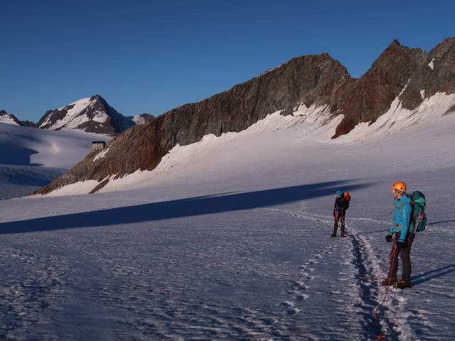 Bernadette und Evelyn am Kesselwandferner (18. Aug.)