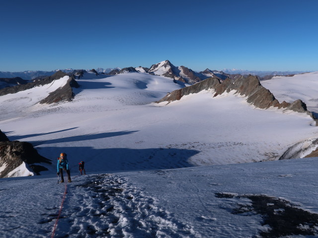 Evelyn und Bernadette zwischen Oberem Guslarjoch und Fluchtkogel (18. Aug.)