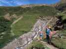 Evelyn und Bernadette am Weg 902 zwischen Materialseilbahn Vernagthütte und Platteibach (17. Aug.)