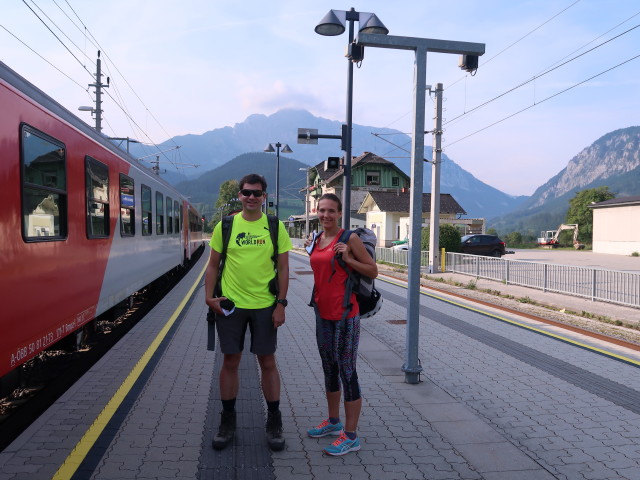 Ronald und Ursa im Bahnhof Spital am Pyhrn, 658 m (24. Aug.)