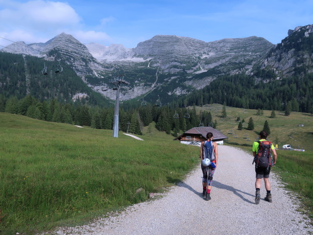 Ursa und Ronald am Weg 201 bei der Gameringbahn (24. Aug.)