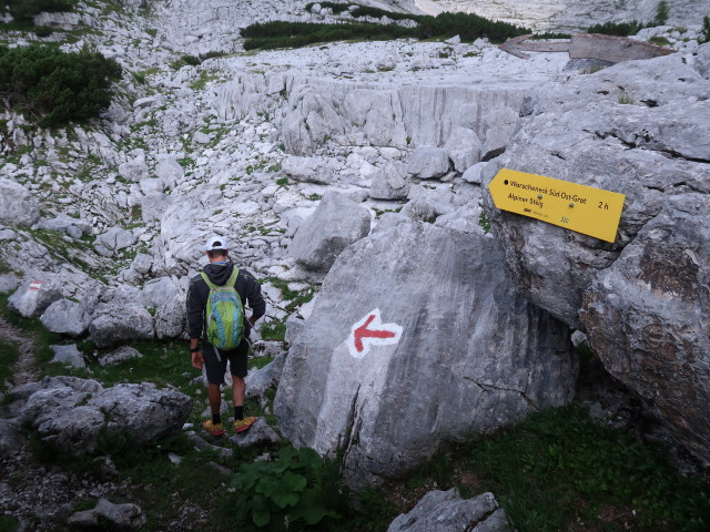 Michael am Weg 220 zwischen Bergstation der Frauenkarbahn und Widerlechnerstein (24. Aug.)