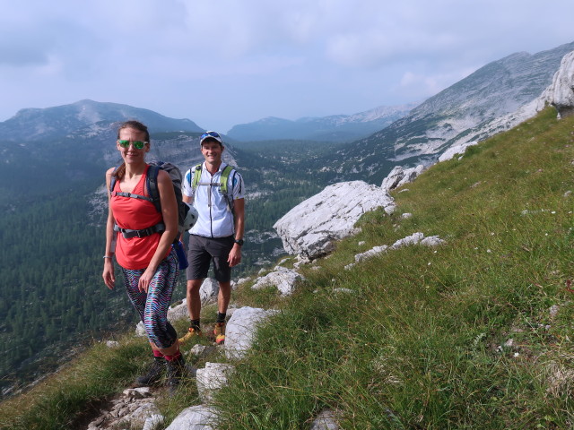 Ursa und Michael am Weg 220 zwischen Bergstation der Frauenkarbahn und Widerlechnerstein (24. Aug.)