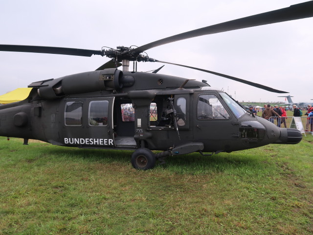 Sikorsky S-70 BLACK HAWK