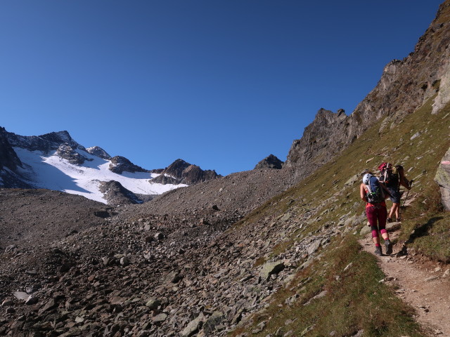 Ursa und Gudrun zwischen Franz-Senn-Hütte und Sommerwandferner (21. Sep.)