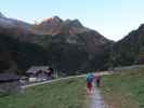 Ursa, Christoph und Gudrun am Weg 131 zwischen Oberisshütte und Alpeiner Alm (21. Sep.)