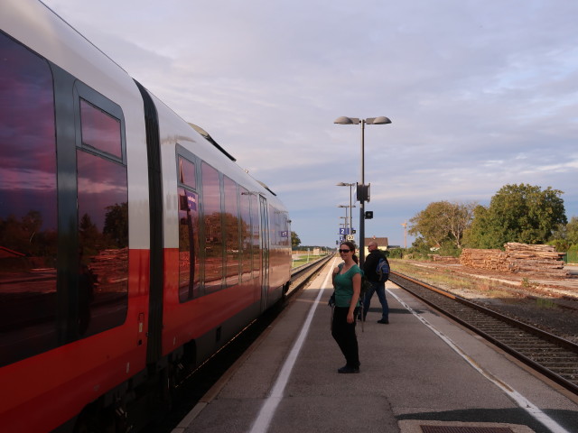 Sabine im Bahnhof Lanzenkirchen, 298 m