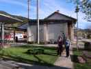 Hannelore und Sabine beim Bahnhof Payerbach-Reichenau, 493 m