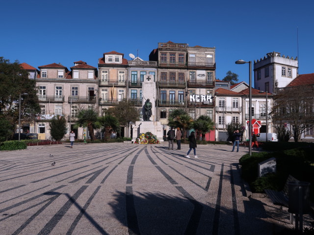 Praca de Carlos Alberto in Porto (18. Nov.)