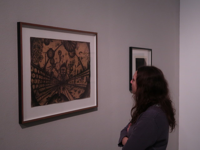 Sabine in der Ausstellung 'Revue' im Arnulf-Rainer-Museum