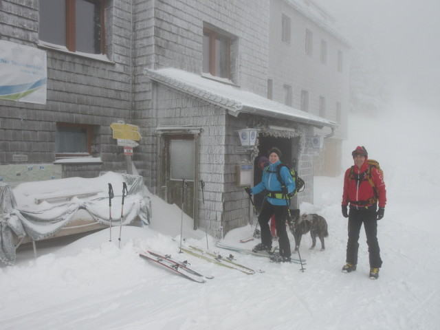 Eva-Maria, Gabriele und Eric beim Ötscherschutzhaus, 1.418 m