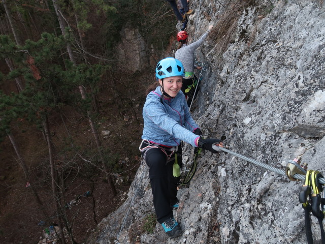 Rechter Bergkraxlerwand-Klettersteig: Sabine im oberen Teil
