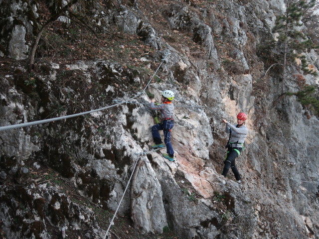 Bergkraxlerwand-Klettersteig: Alexander und Marlies in der Abzweigung zur Seilbrücke