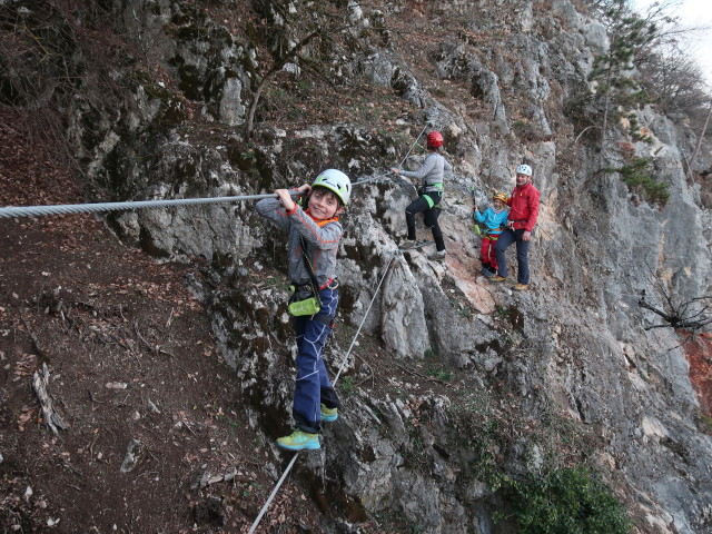 Bergkraxlerwand-Klettersteig: Alexander auf der Seilbrücke