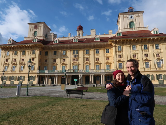 Sabine und ich beim Schloss Esterházy