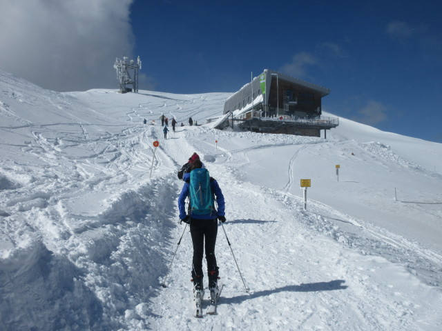 Dagmar und Larissa beim Gipfelhaus Dobratsch