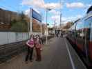 Sabine und Brigitte im Bahnhof Purkersdorf Sanatorium, 238 m