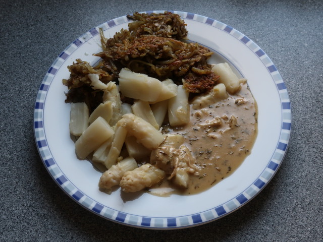 Spargel mit Camembertsauce und Erd&auml;pfelr&ouml;sti (14. Apr.)