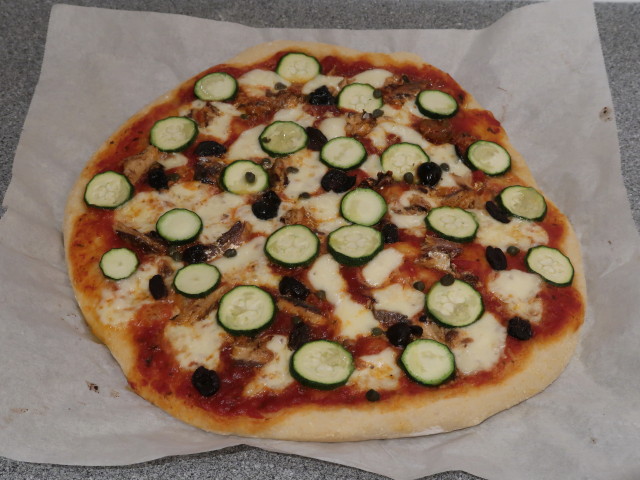 selbstgemachte Pizza mit Sardinen (18. Apr.)