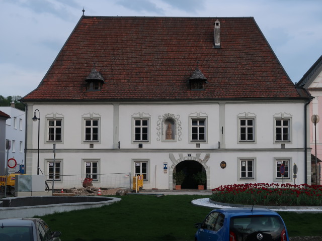 Bürgerhaus am Hauptplatz in Wilhelmsburg, 321 m