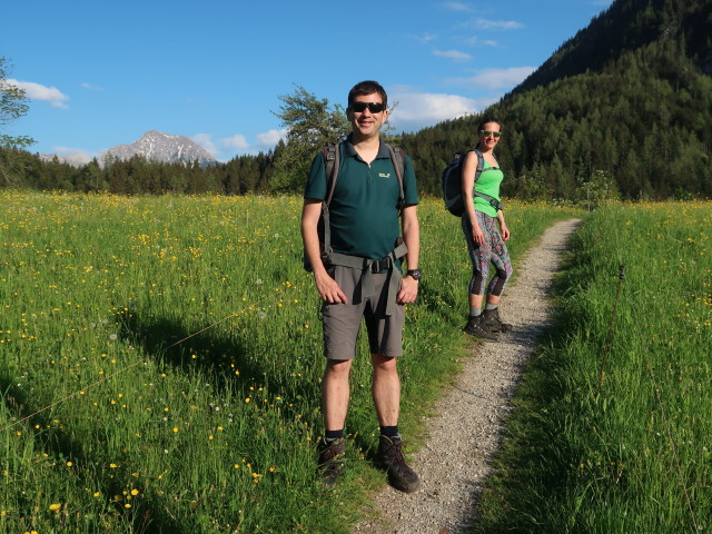 Ronald und Ursa zwischen Gasthaus Tommerl und Gleinkersee
