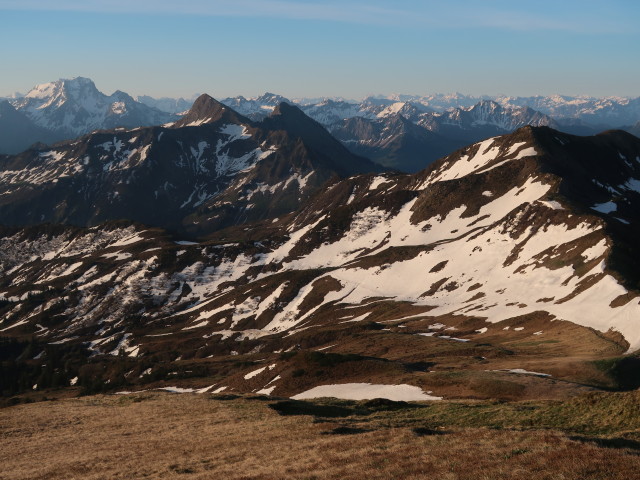 vom Sünser Kopf Richtung Süden (22. Mai)