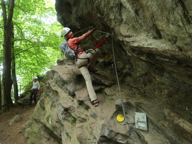 Gustav-Renker-Steig: Larissa im Einstieg